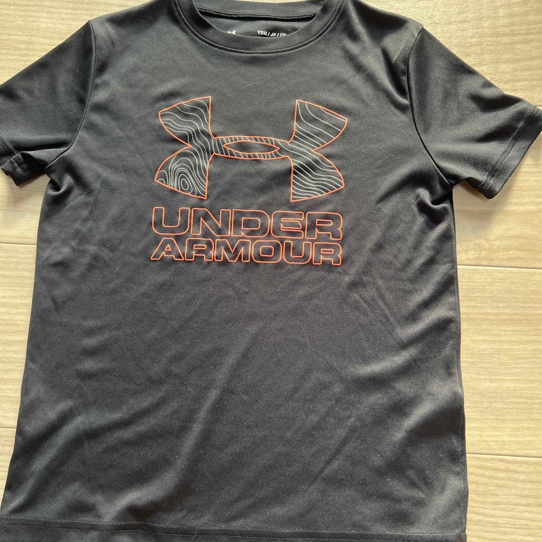 UNDER ARMOUR(アンダーアーマー)のアンダーアーマー　キッズ　Tシャツ　YSM キッズ/ベビー/マタニティのキッズ服男の子用(90cm~)(Tシャツ/カットソー)の商品写真