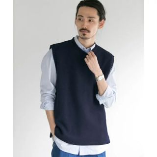 アーバンリサーチ(URBAN RESEARCH)のメンズベスト(COTTON KNIT CREW-NECK VEST)Ｍサイズ(ニット/セーター)