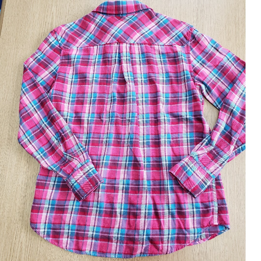 UNIQLO(ユニクロ)のレディースシャツ　赤系チェック レディースのトップス(シャツ/ブラウス(長袖/七分))の商品写真