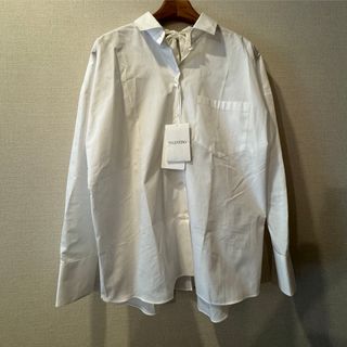 ヴァレンティノ(VALENTINO)の<新品未使用>ヴァレンティノ リボンシャツ(シャツ/ブラウス(長袖/七分))