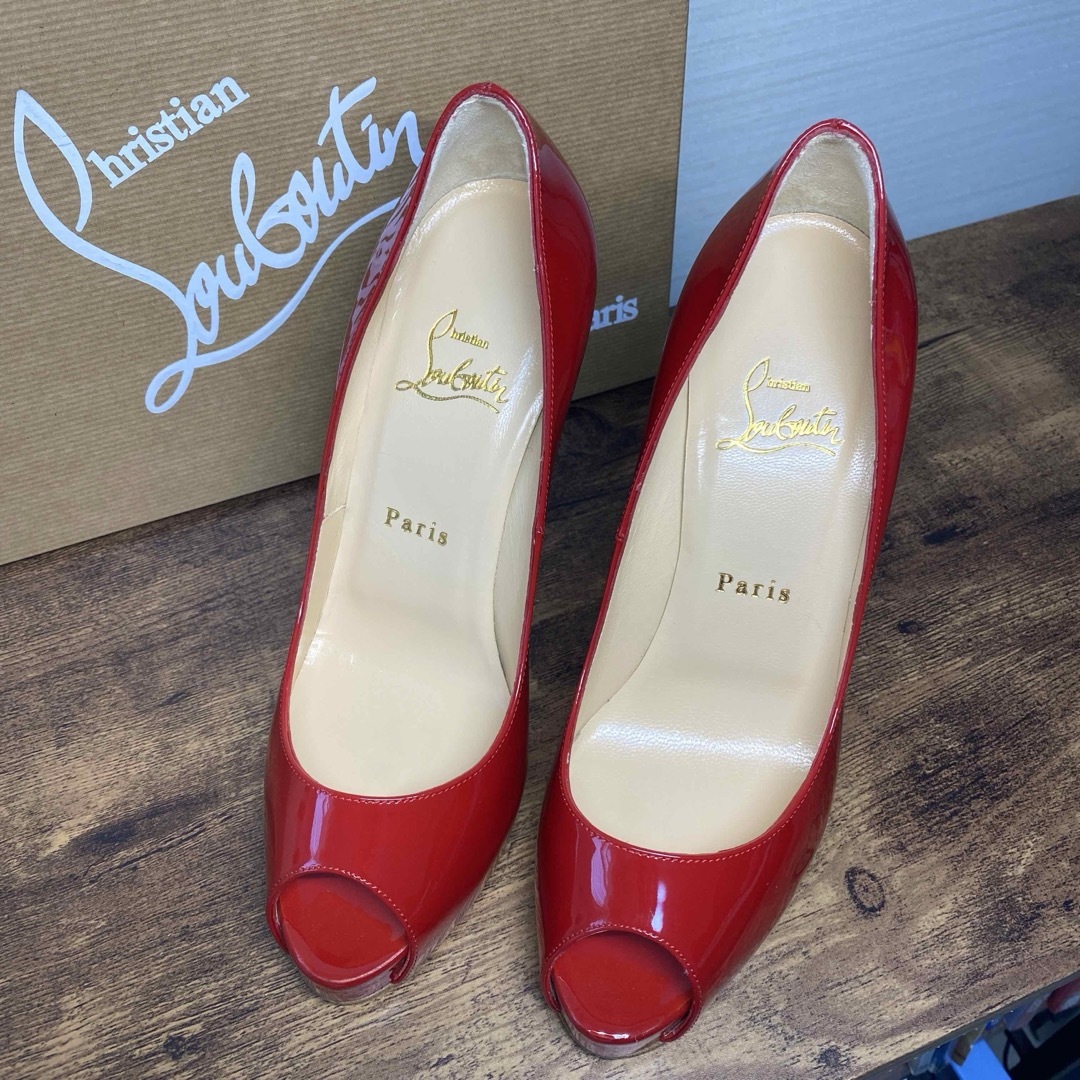 Christian Louboutin(クリスチャンルブタン)の【新品♡サイズ38】ルブタン New Very Privé Red 完売のお品♡ レディースの靴/シューズ(ハイヒール/パンプス)の商品写真