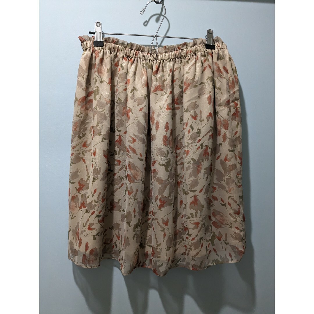 mimi&roger(ミミアンドロジャー)のミミアンドロジャー　草花　スカート レディースのスカート(ひざ丈スカート)の商品写真