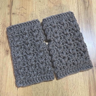 手編み　玉編みのハンドウォーマー　ブラウン(手袋)