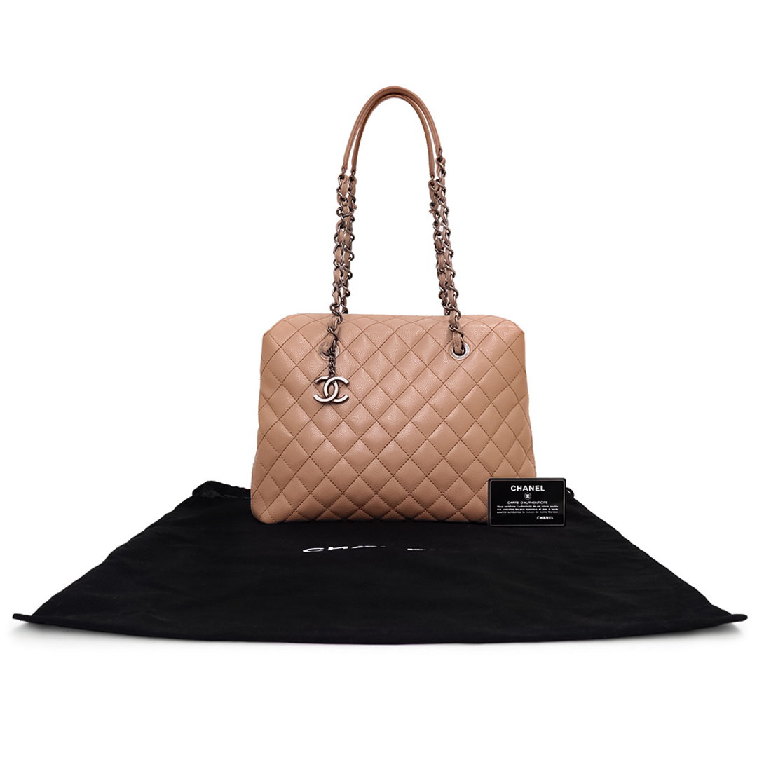 CHANEL - シャネル CCマークチャーム マトラッセ ショルダー チェーン CHANEL - シャネル CCマークチャーム マトラッセ ショルダー チェーン