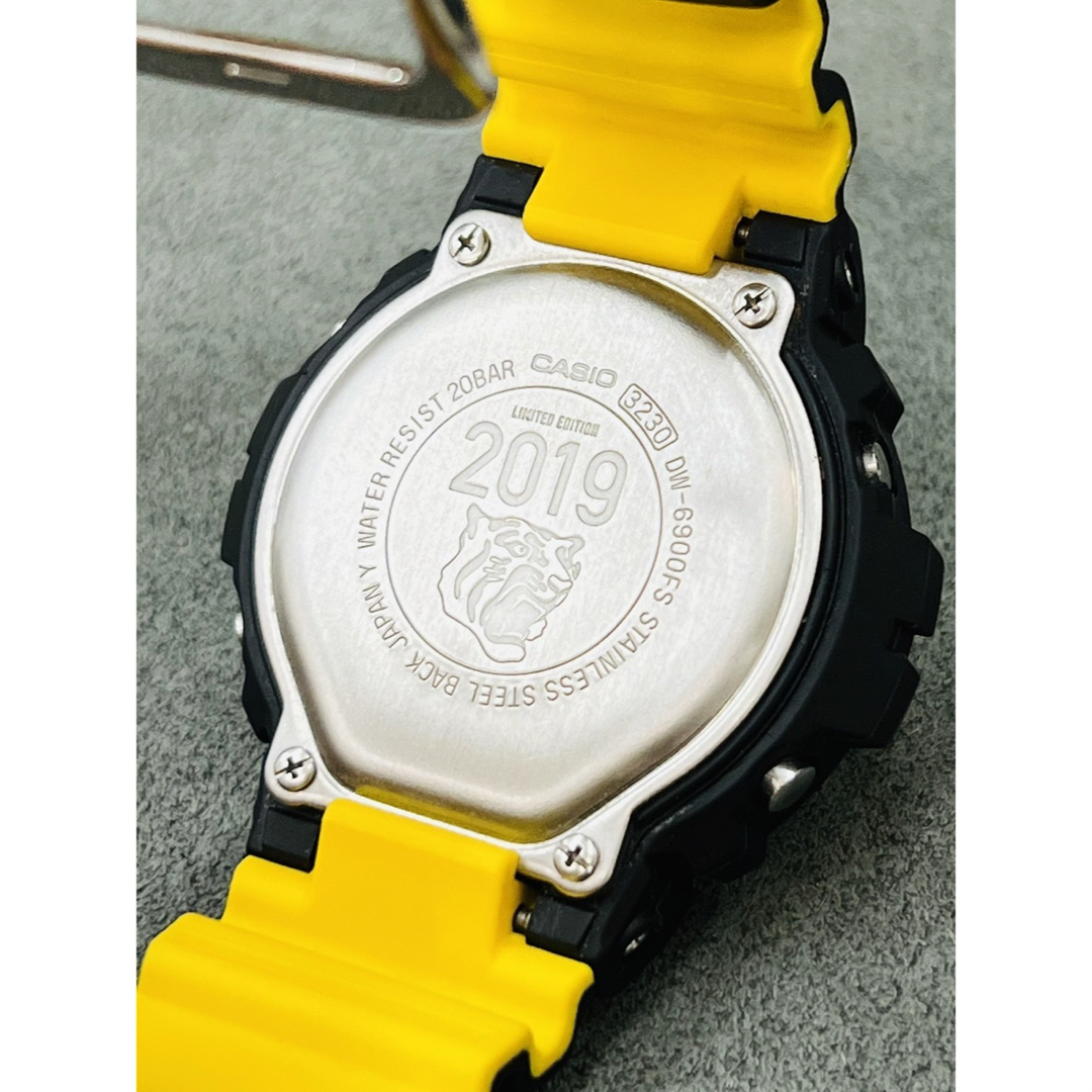 G-SHOCK(ジーショック)のG-SHOCK 阪神タイガース 2019 モデル DW-6900TG-1JR メンズの時計(腕時計(デジタル))の商品写真