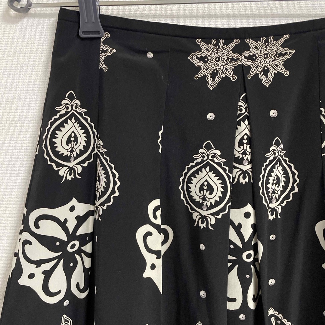 22 OCTOBRE(ヴァンドゥーオクトーブル)のモノトーン柄ヒダスカート　 レディースのスカート(ひざ丈スカート)の商品写真