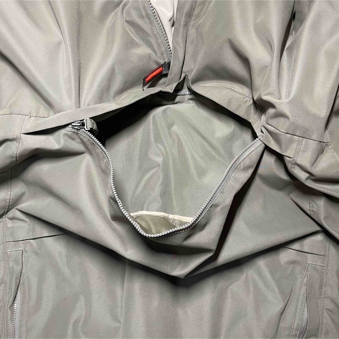 NIKE(ナイキ)のナイキ ダウンジャケット マウンテンパーカー ハーフジップ 無地 中綿 カーキ メンズのジャケット/アウター(ダウンジャケット)の商品写真