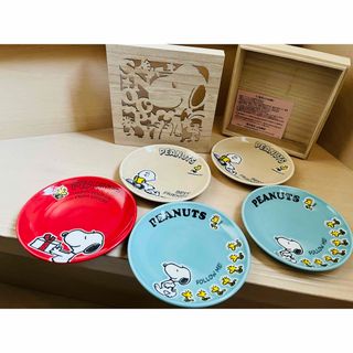 ピーナッツ(PEANUTS)のスヌーピー (PEANUTS) 木箱付き 小皿5枚セット 新品未使用(食器)