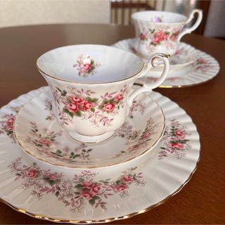 ロイヤルアルバート(ROYAL ALBERT)の【美品】ロイヤルアルバート★ラベンダーローズ★トリオ　ペア(食器)