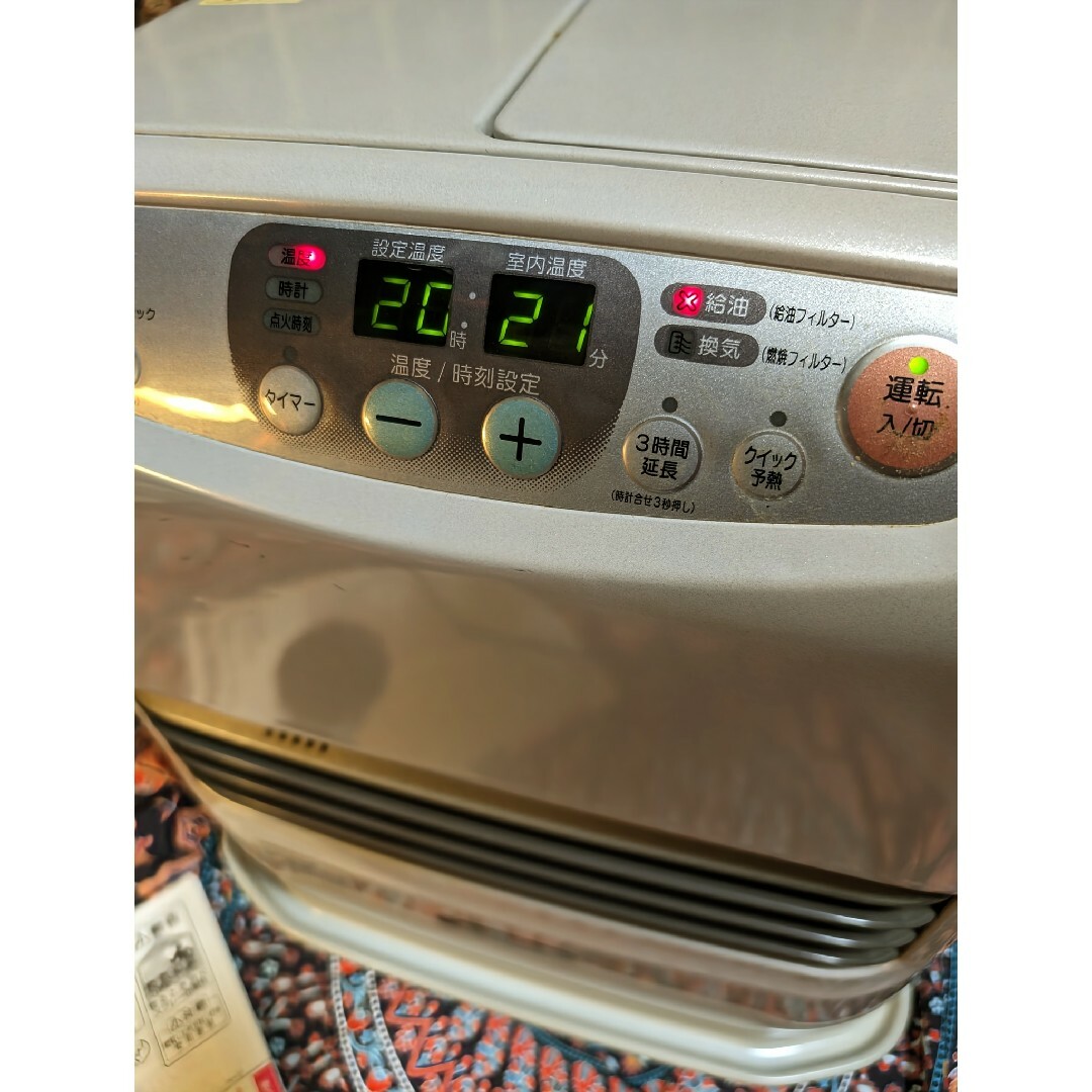 三菱電機(ミツビシデンキ)の三菱　石油ファンヒーター　大容量9L　KD-DK32A-W 消臭王国 スマホ/家電/カメラの冷暖房/空調(ファンヒーター)の商品写真