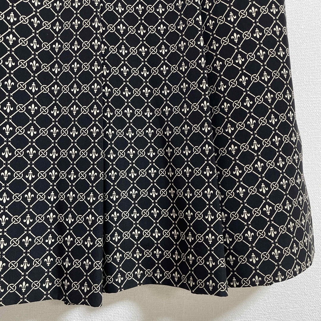 未使用　ヒダスカート　 レディースのスカート(ひざ丈スカート)の商品写真