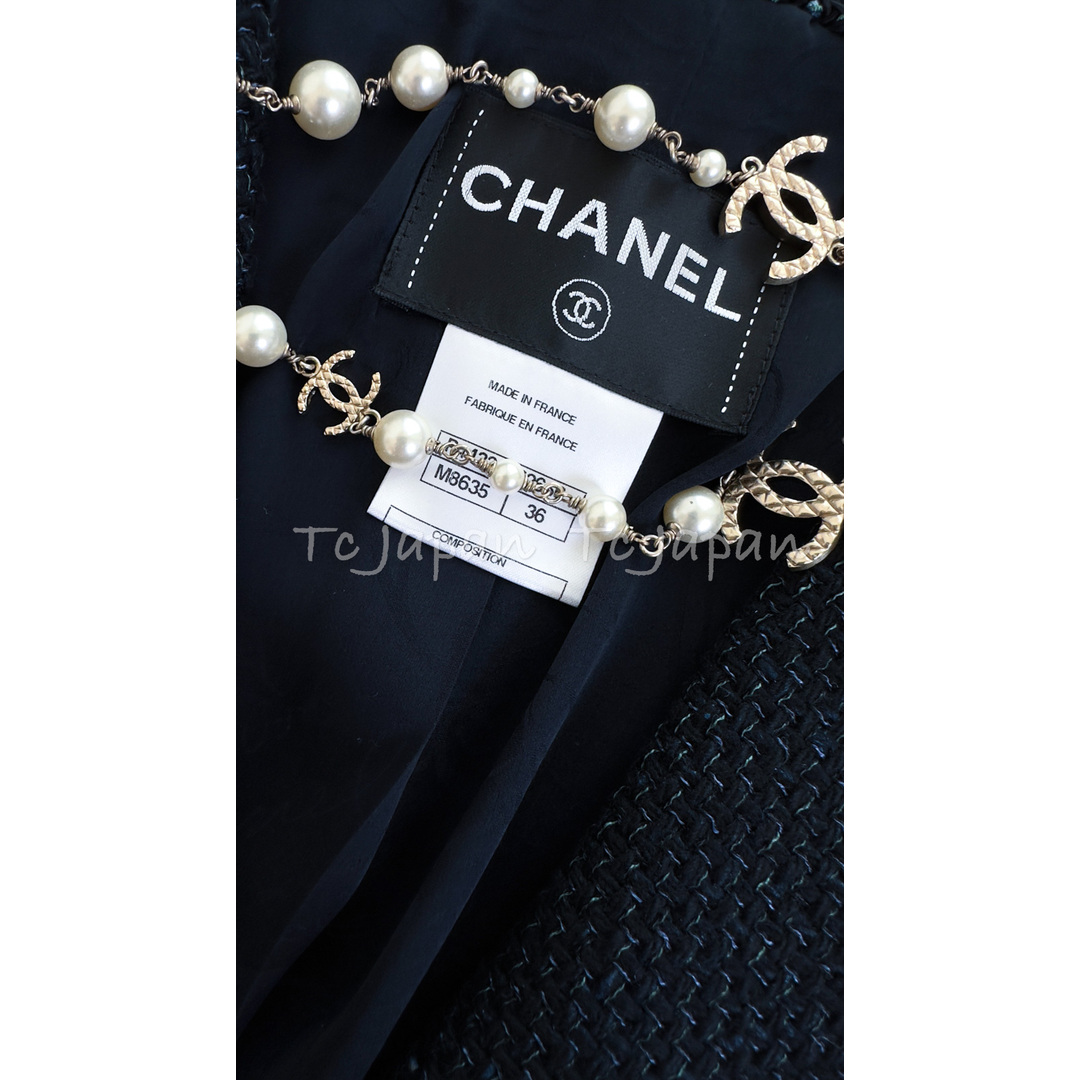 CHANEL(シャネル)のシャネル ジャケット CHANEL ブラック ネイビー ブルー ツイード ココボタン 超美品 36 レディースのジャケット/アウター(テーラードジャケット)の商品写真