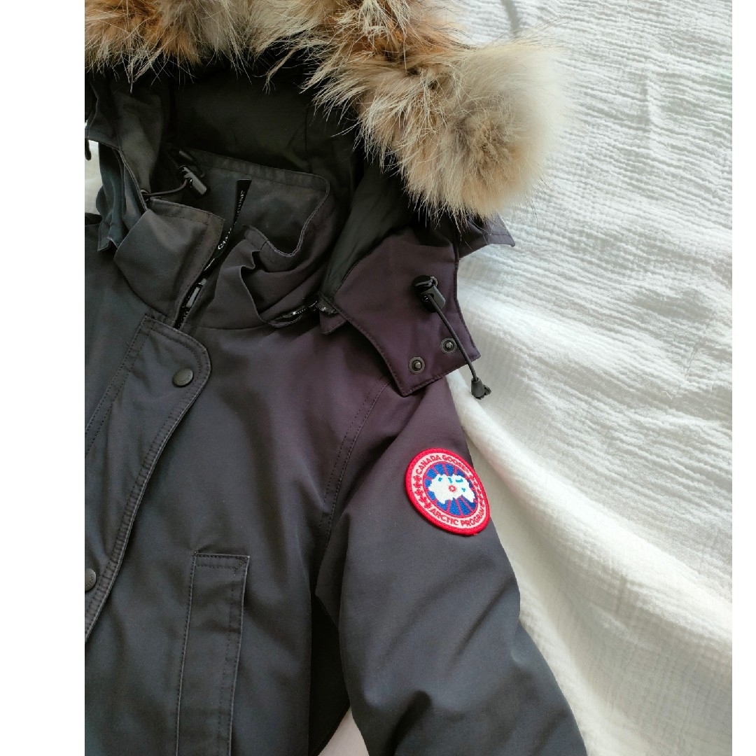 CANADA GOOSE(カナダグース)のカナダグース　ビクトリアパーカー　レディース レディースのジャケット/アウター(ダウンジャケット)の商品写真