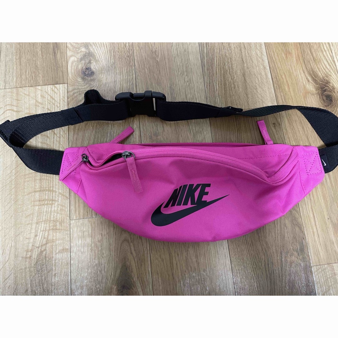 NIKE(ナイキ)の◆美品◆NIKE ヘリテージ ヒップパック レディースのバッグ(ボディバッグ/ウエストポーチ)の商品写真