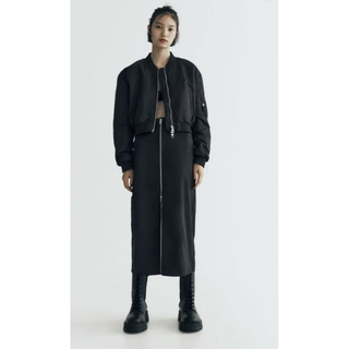 ザラ(ZARA)のZARA 2023AW ナイロンスカートジッパー　ブラック　XS(ロングスカート)