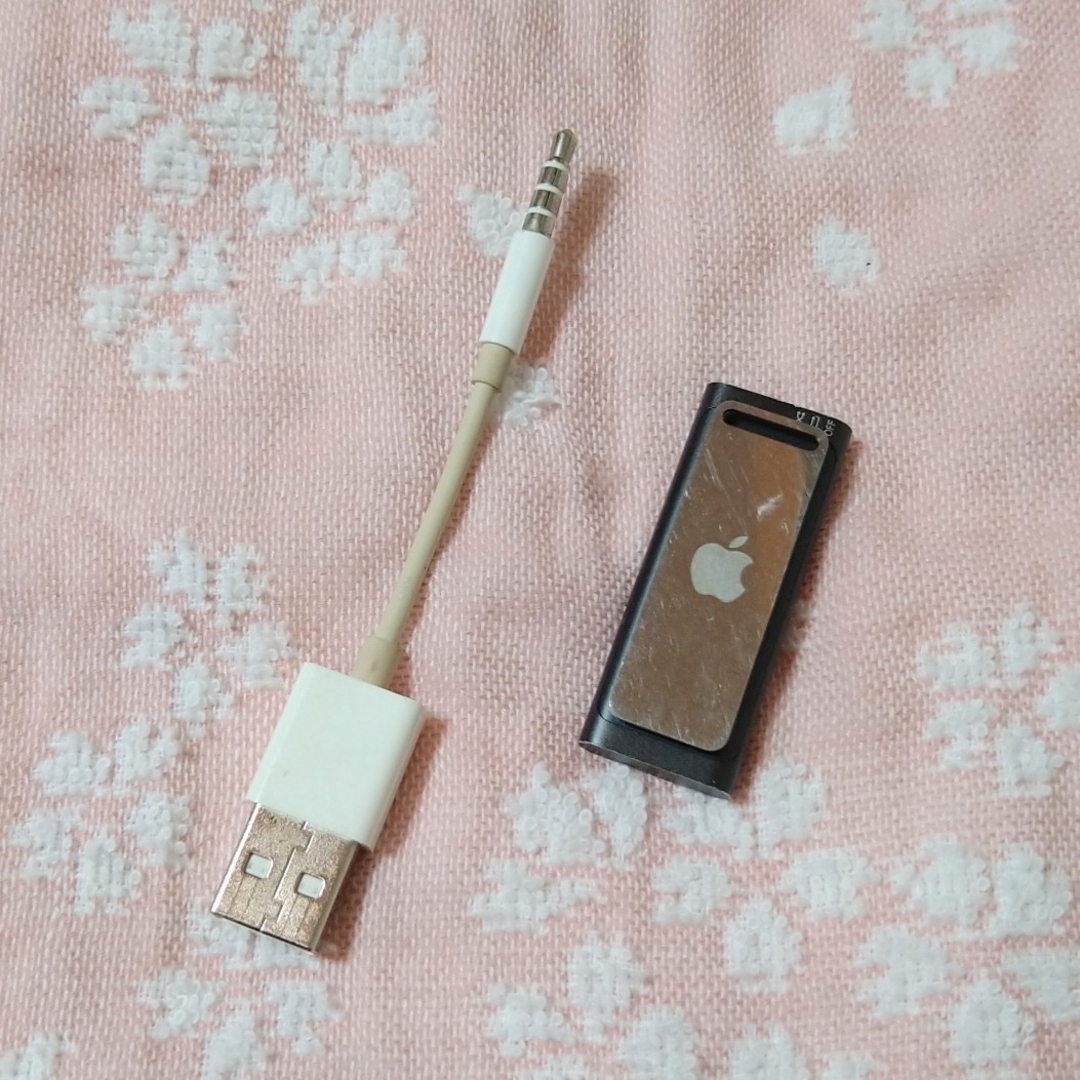 iPod shuffle(アイポッドシャッフル)のiPod shuffle スマホ/家電/カメラのオーディオ機器(ポータブルプレーヤー)の商品写真