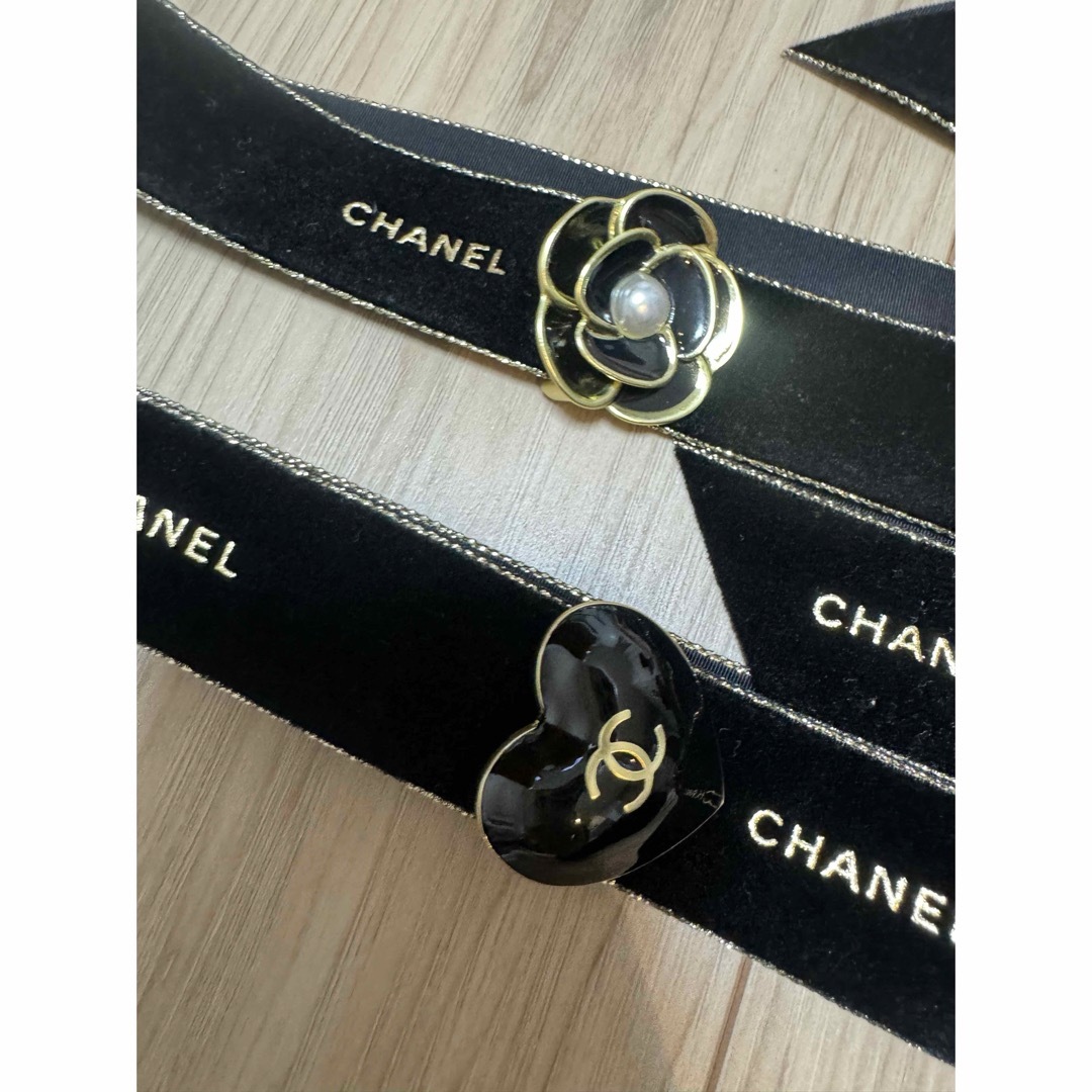 CHANEL(シャネル)の新品♡シャネル♡CHANEL♡ホリデー限定チャーム ハート＆カメリア＆リボン レディースのアクセサリー(チャーム)の商品写真