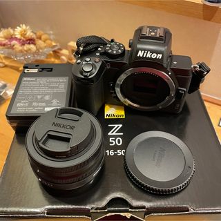 ニコン(Nikon)の保証書付！Nikon Z 50 DX 16-50 ニコン　カメラ　備品付き(ミラーレス一眼)