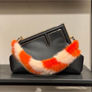 フェンディ(FENDI)のフェンディ ストラップユー ミンクファー(その他)