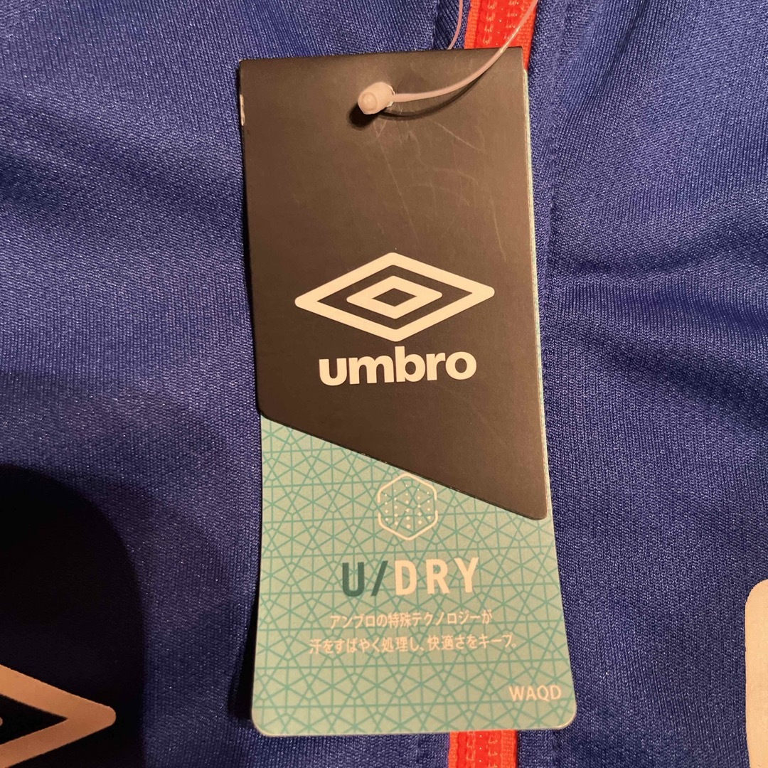 UMBRO(アンブロ)の新品タグ付アンブロジャージ上下セットSサイズ160cmサイズの子にも☆umbro スポーツ/アウトドアのサッカー/フットサル(ウェア)の商品写真