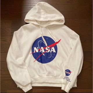 エイチアンドエム(H&M)のNASAロゴ入りパーカー(パーカー)