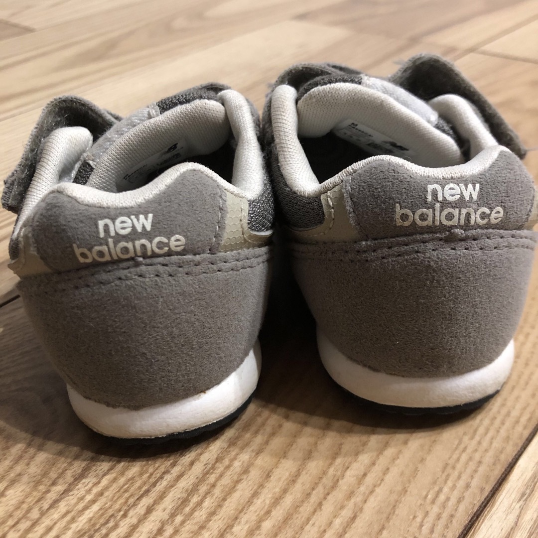 New Balance(ニューバランス)のニューバランス　グレー　13.5cm キッズ/ベビー/マタニティのベビー靴/シューズ(~14cm)(スニーカー)の商品写真