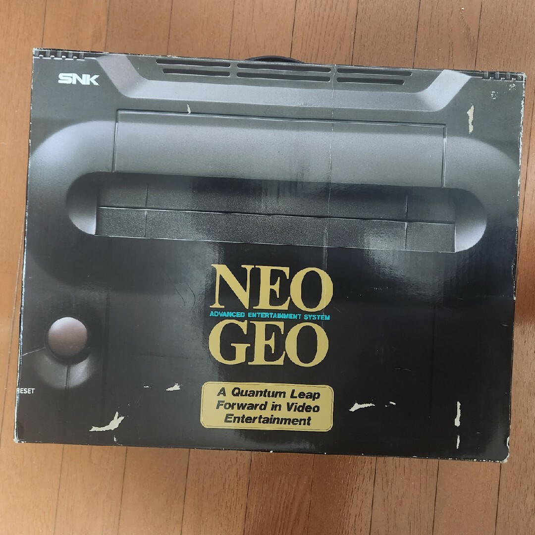 NEOGEO(ネオジオ)のネオジオ本体 エンタメ/ホビーのゲームソフト/ゲーム機本体(家庭用ゲーム機本体)の商品写真