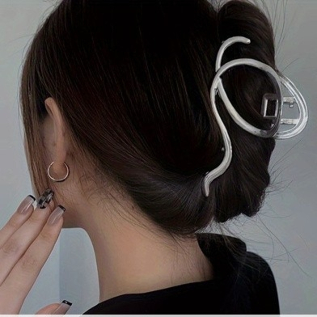 ❬新品未使用❭ ヘアクリップ レディースのヘアアクセサリー(バレッタ/ヘアクリップ)の商品写真