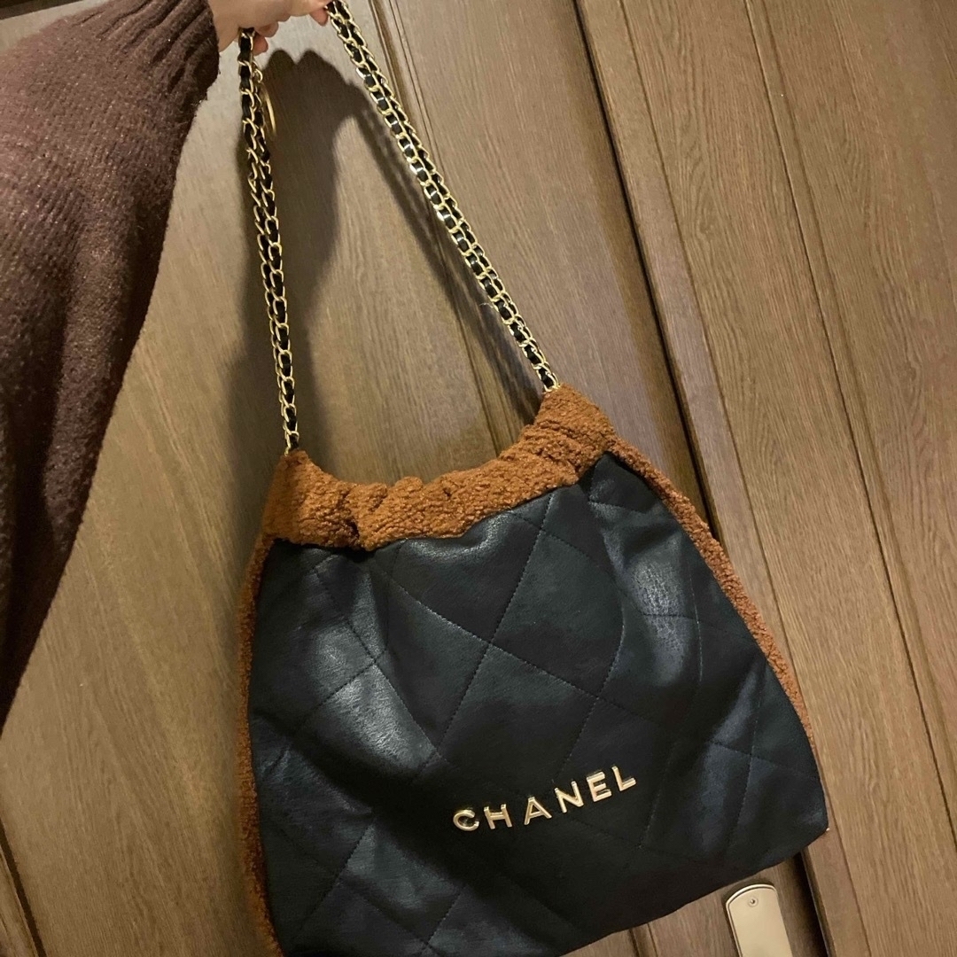 2023/24秋冬【CHANEL】22 SMALL HANDBAG ムートン - バッグ