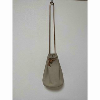 モルミルス(MORMYRUS)の【MORMYRUS/モルミルス】巾着BAG ベージュ(ショルダーバッグ)