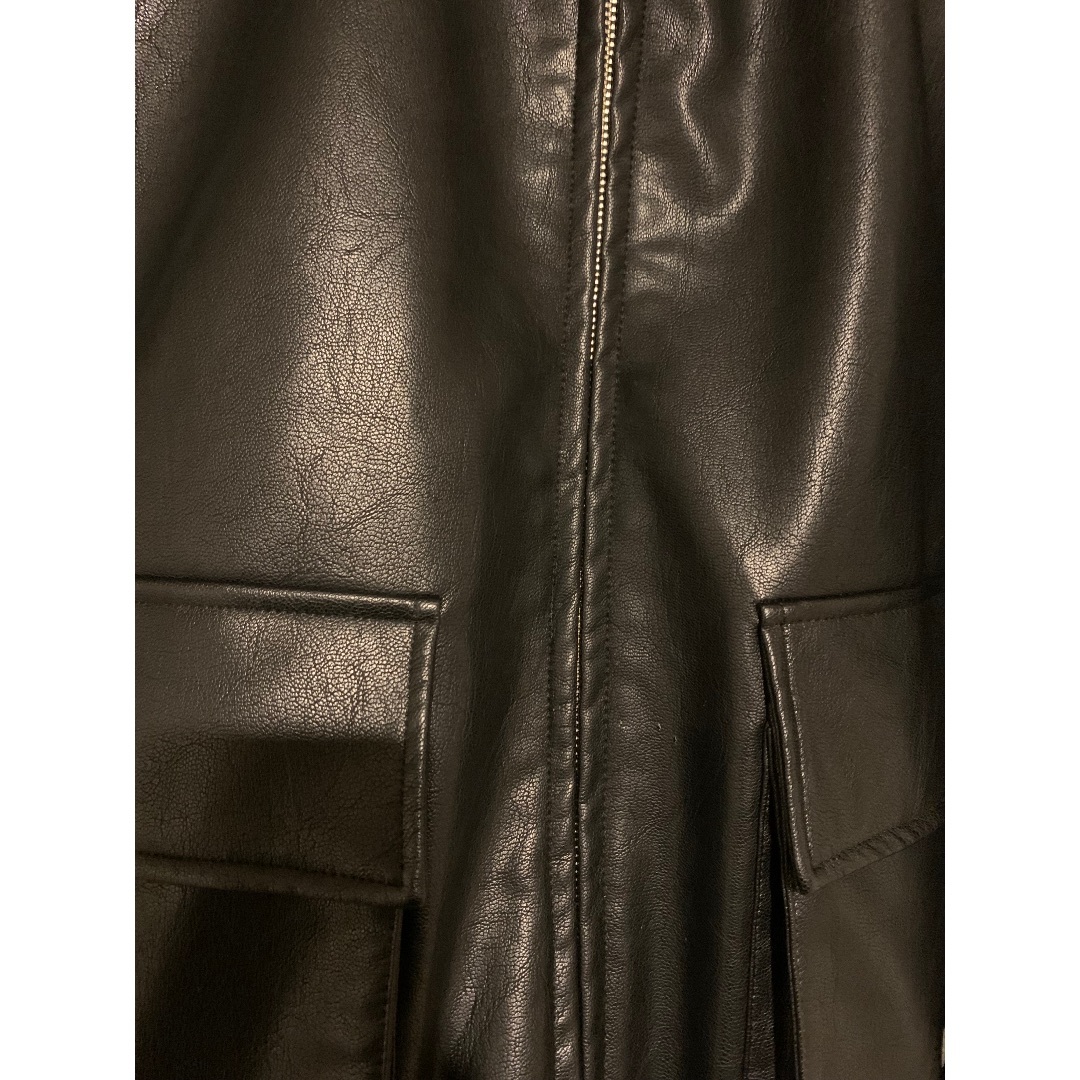 Ungrid(アングリッド)のアングリッド　フェイクレザーブルゾン　ブラック（新品ですが訳あり） レディースのジャケット/アウター(ブルゾン)の商品写真
