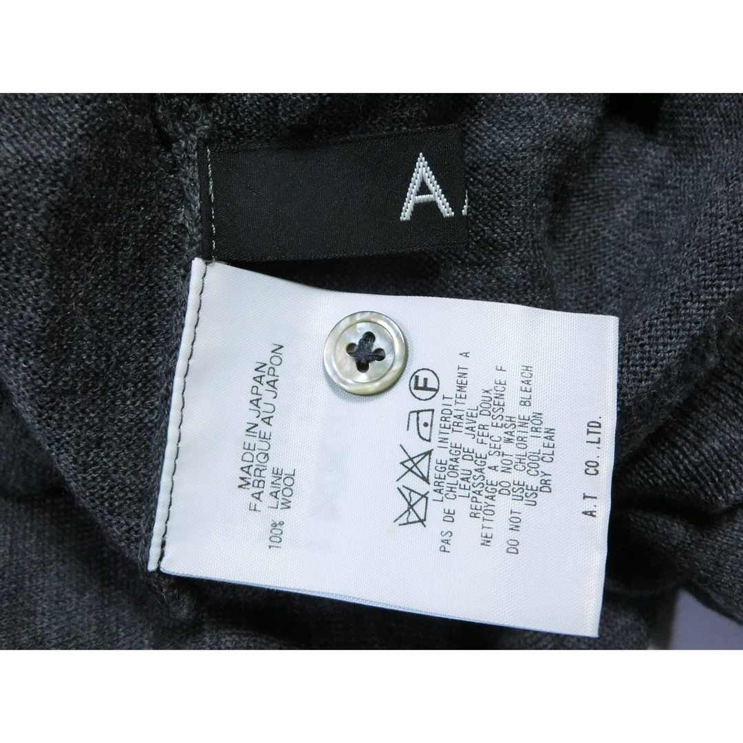 A/T(エーティー)のA/T アツロウタヤマ　濃グレーのVネックで7分袖にもなる長袖カーディガン レディースのトップス(カーディガン)の商品写真