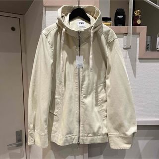 ザラ(ZARA)の新品 Zara ショートパーカ　ライトベージュ L(パーカー)