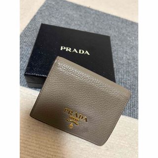 プラダ(PRADA)のPLADA♡二つ折りミニ財布♡グレー✖️ピンク(財布)