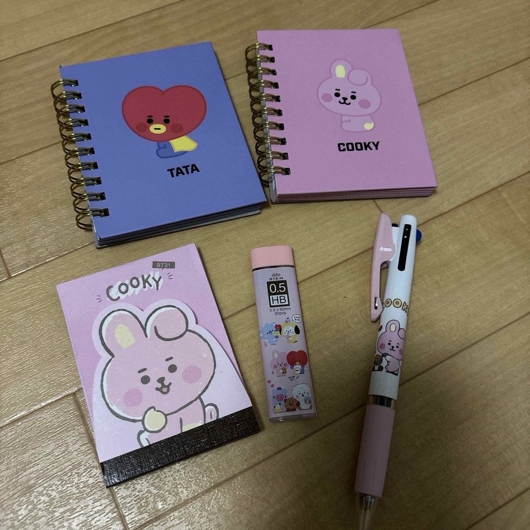 BT21(ビーティーイシビル)のBT21勉強セット エンタメ/ホビーのCD(K-POP/アジア)の商品写真