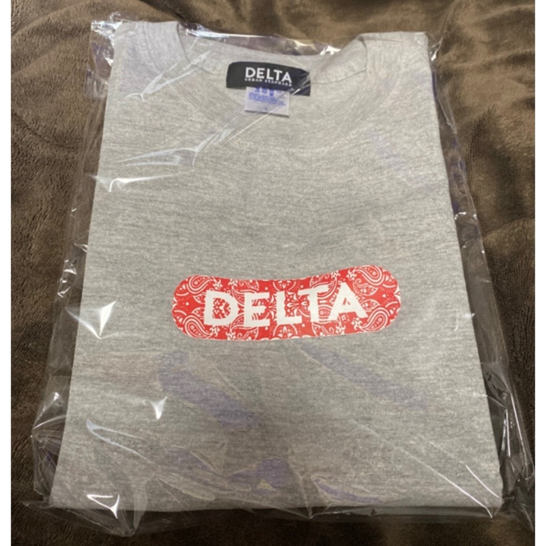 DELTA - LIMITED OFFER DELTA DECK LOGO T GREY×RED