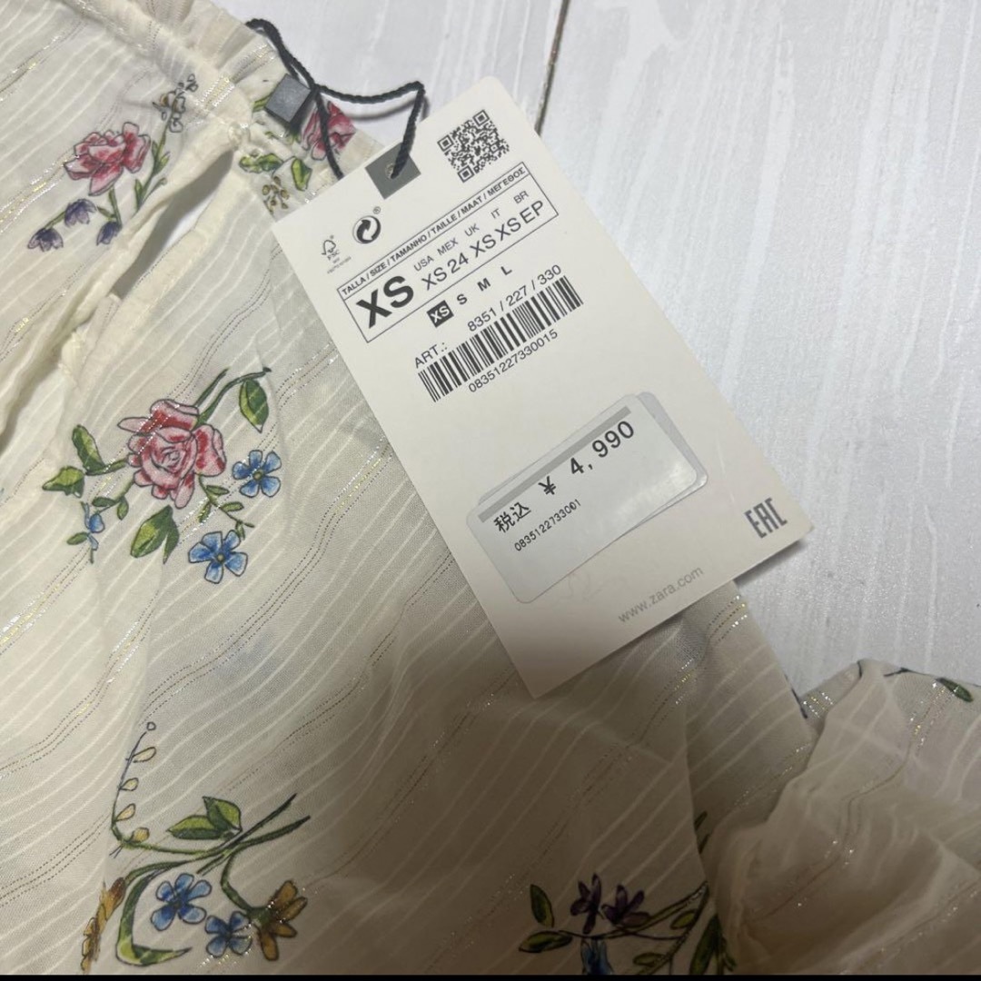 ZARA(ザラ)の新品　ザラ　XS ブラウス　フリル  花柄　春　秋　可愛い レディースのトップス(シャツ/ブラウス(長袖/七分))の商品写真