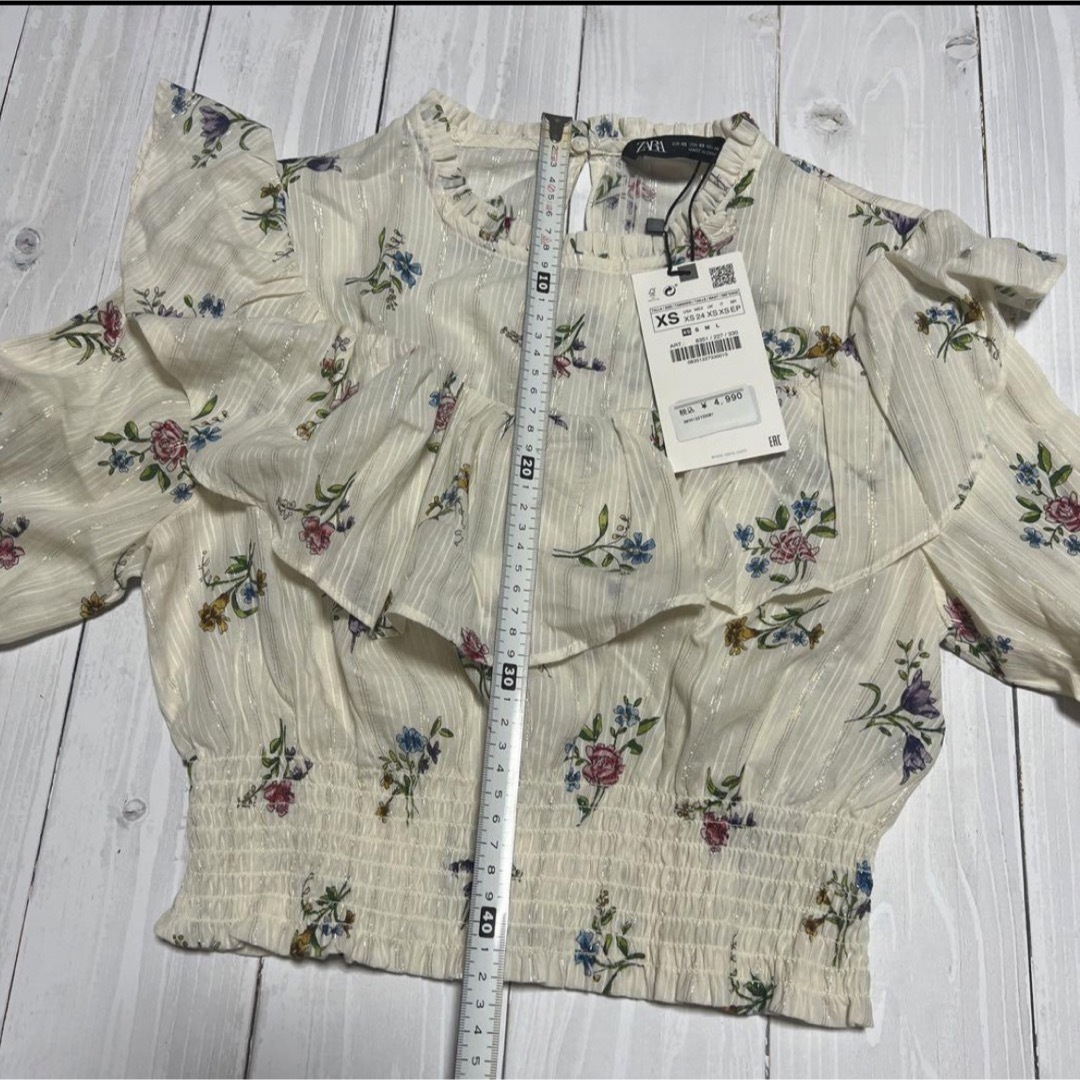 ZARA(ザラ)の新品　ザラ　XS ブラウス　フリル  花柄　春　秋　可愛い レディースのトップス(シャツ/ブラウス(長袖/七分))の商品写真