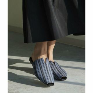 オデットエオディール(Odette e Odile)の【NAVY】ディープカットミュール フラット10(ハイヒール/パンプス)