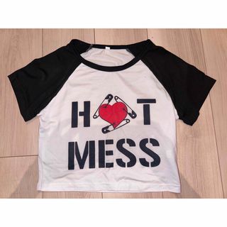 ディジーラバーズ(DAISY LOVERS)のhot mess ベービー Tシャツ(Tシャツ(半袖/袖なし))