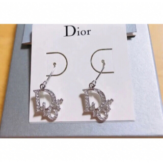 クリスチャンディオール(Christian Dior)のDior シルバー 人気 フック ピアス ロゴ  キラキラ ストーン 可愛い(ピアス)