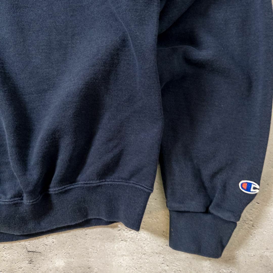 Champion(チャンピオン)のChampion チャンピオン スウェット 90s 前V 刺繍 ネイビー 古着 メンズのトップス(スウェット)の商品写真