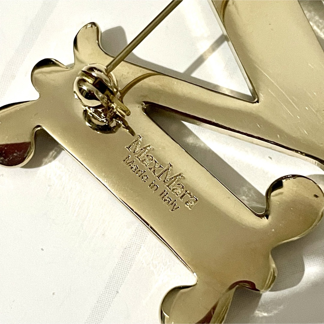 本当に素敵!Max mara クリスタル スカイブルーブローチ ポーチなし 本当に素敵!Max mara クリスタル スカイブルーブローチ ポーチなし