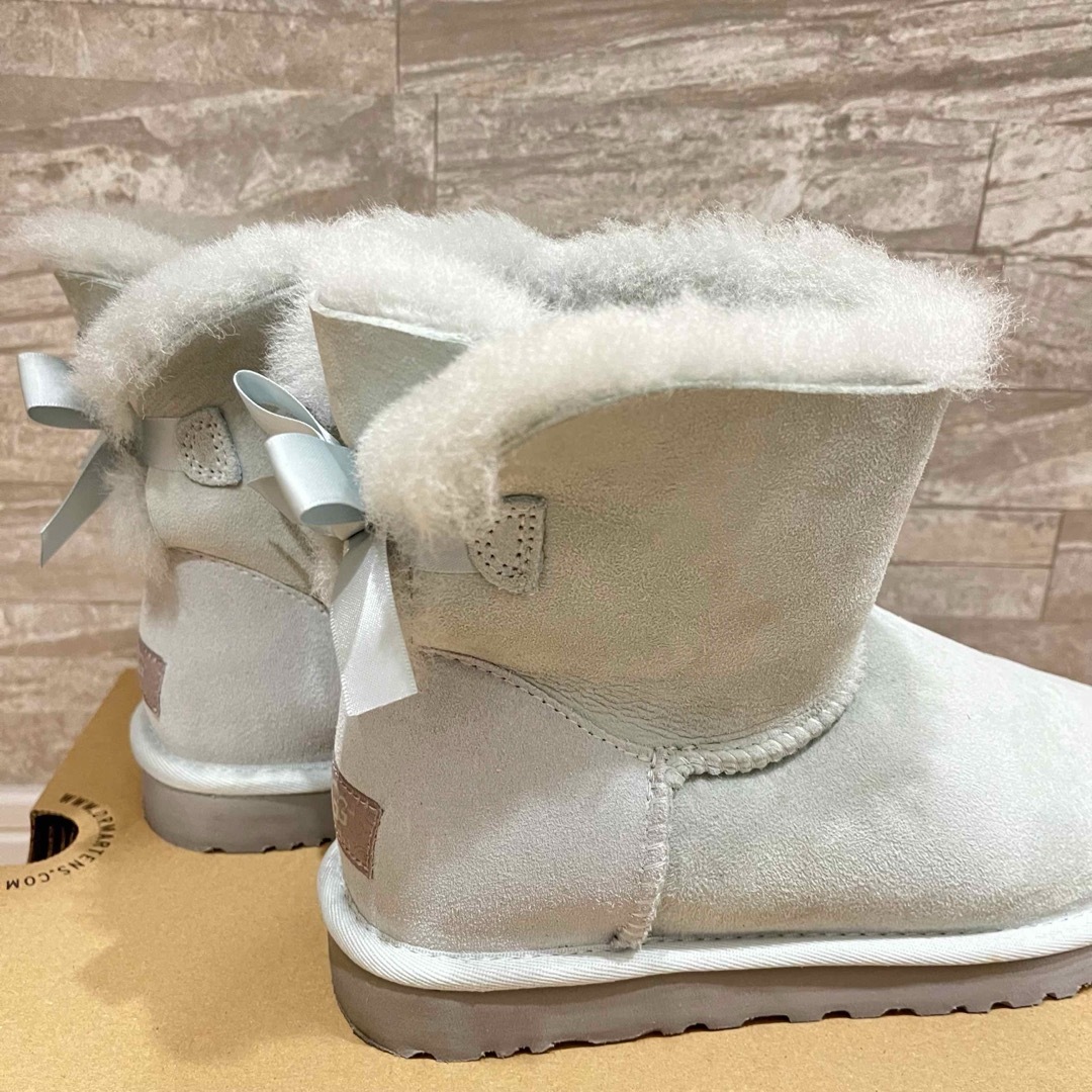 UGG(アグ)の【試着のみ】UGG ムートンブーツ　リボンブーツ　ICEカラー　ミントグリーン レディースの靴/シューズ(ブーツ)の商品写真