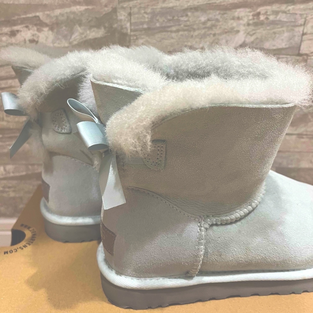 UGG(アグ)の【試着のみ】UGG ムートンブーツ　リボンブーツ　ICEカラー　ミントグリーン レディースの靴/シューズ(ブーツ)の商品写真