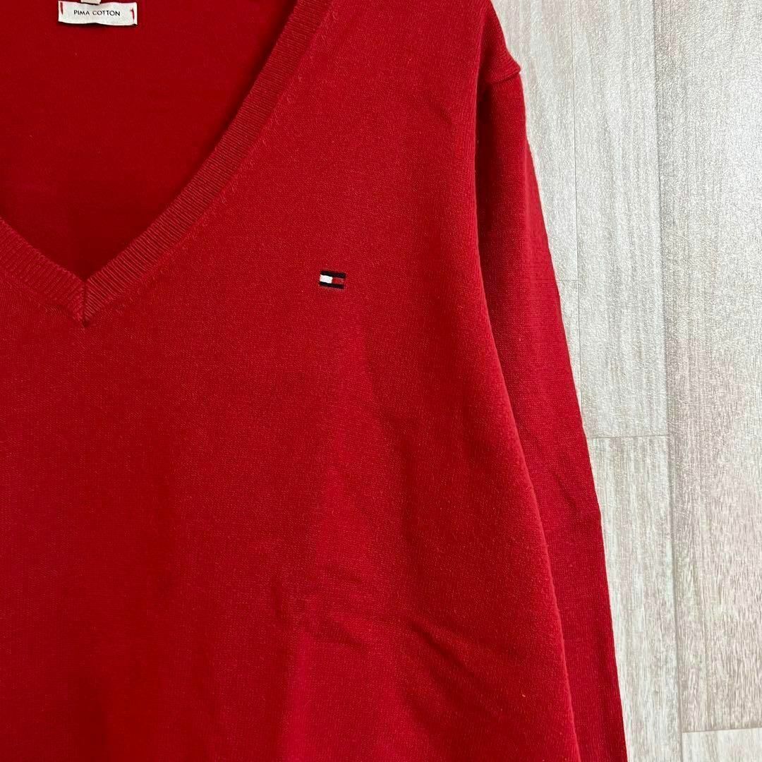 TOMMY HILFIGER(トミーヒルフィガー)のトミー　ニット　セーター　赤　シンプル　ロゴ入り　Ｖネック　レッド　中国製　L メンズのトップス(ニット/セーター)の商品写真