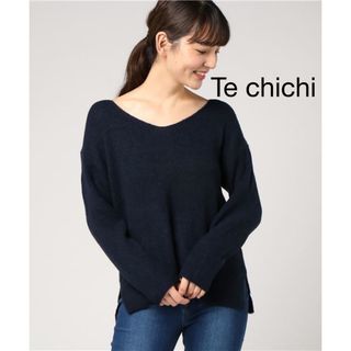 テチチ(Techichi)の新品 テチチ Te chichiミニブークレ Vネックニット 紺色 ネイビー(ニット/セーター)