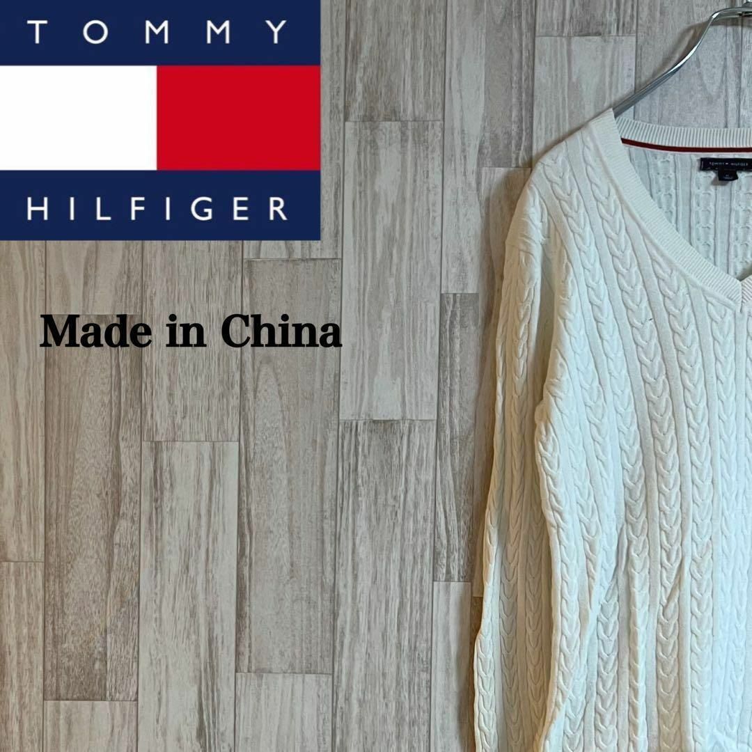 TOMMY HILFIGER(トミーヒルフィガー)のトミー　ケーブル　ニット　セーター　ホワイト　ロゴ入り　中国製 メンズのトップス(ニット/セーター)の商品写真