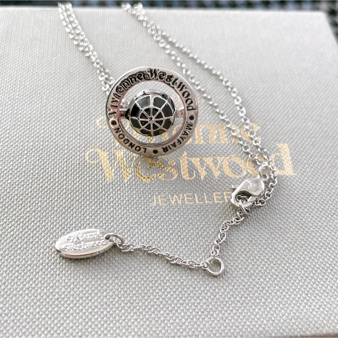 Vivienne Westwood(ヴィヴィアンウエストウッド)のヴィヴィアン タイニー オーブ ネックレス レディースのアクセサリー(ネックレス)の商品写真