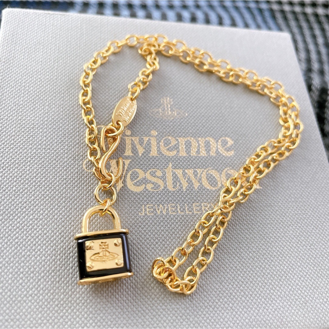 Vivienne Westwood(ヴィヴィアンウエストウッド)のヴィヴィアン 南京錠 ネックレス レディースのアクセサリー(ネックレス)の商品写真